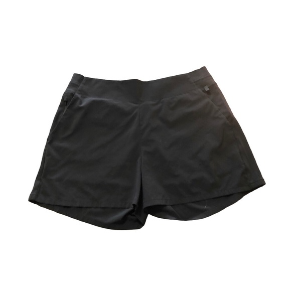 Athleta Pants - ATHLETA BROOKLYN SHORTS SIZE 16 in preloved condition.